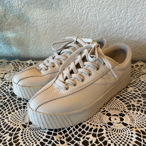 Tretorn Original Nylite Light Tan Leather Lace Up Sneakers - Picture 6 of 15